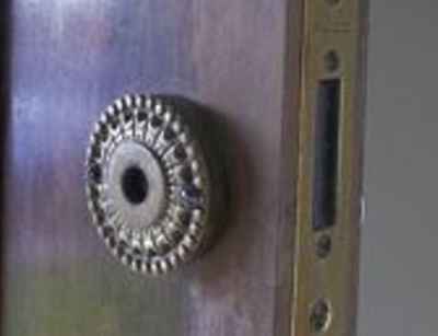 GUIDO PORTAS - Colocação, pintura e reforma de portas em Curitiba